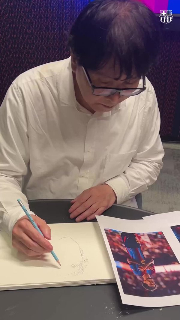 Yoichi Takahashi phác thảo Lamine Yamal bằng bút chì