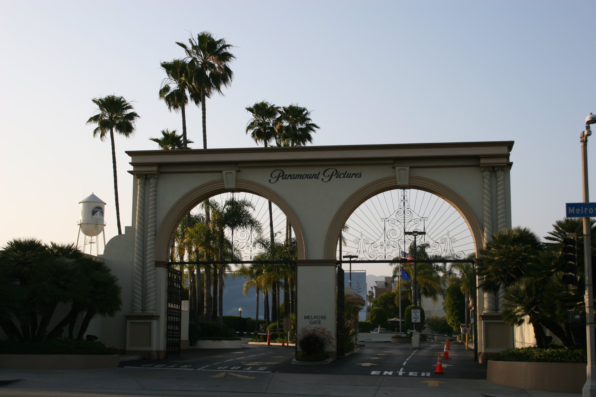 The Melrose Gate of the Paramount Pictures studio lot in Hollywood, seen from the street